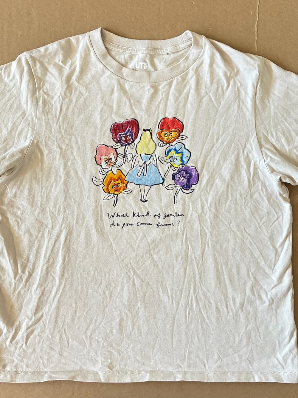UT Uniqlo Izumi Shiokawa X Alice in Wonderland Short Sleeve Graphic TShirt Large - Picture 2 of 9